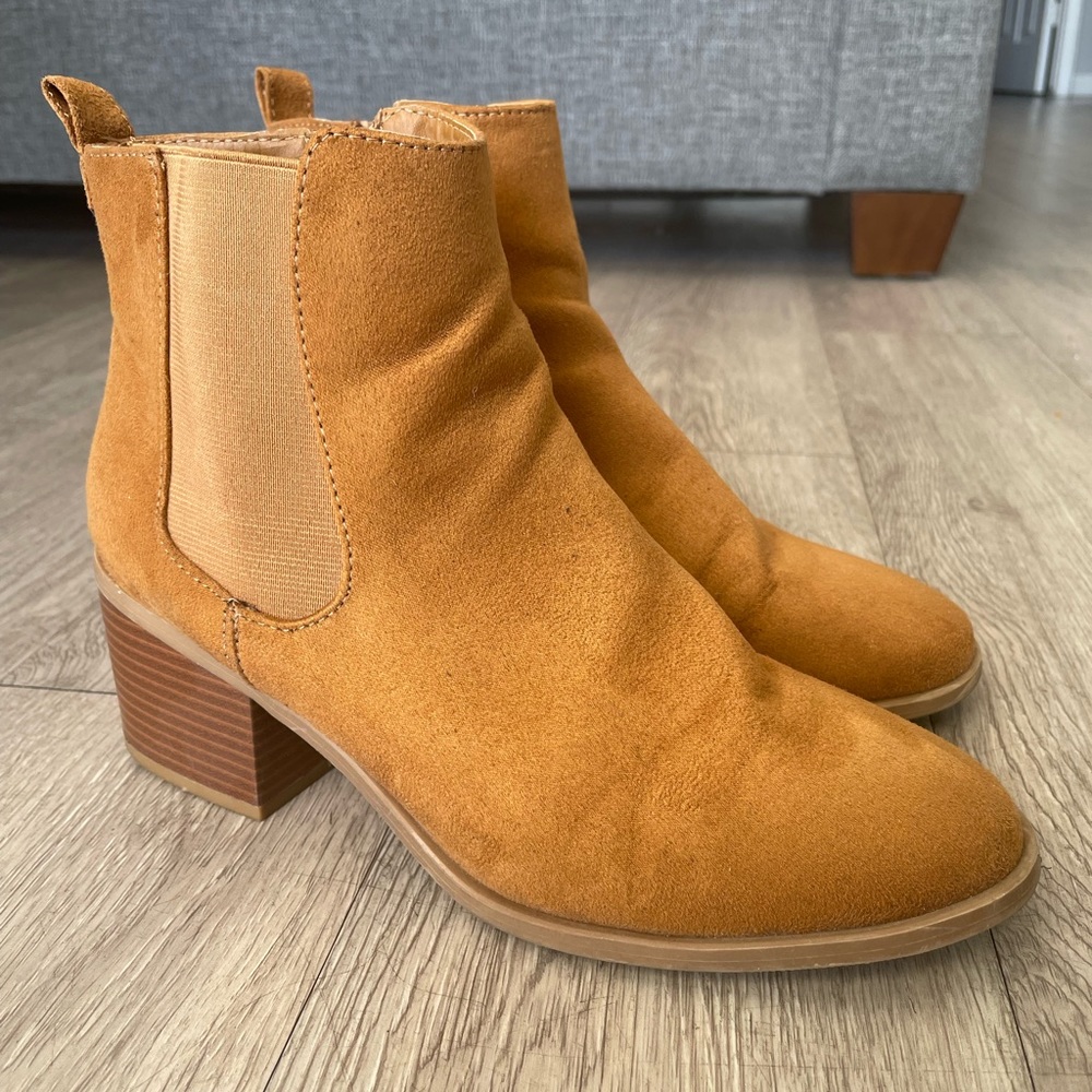Gap booties